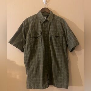 Columbia Men’s Green Plaid Short Sleeve Shirt Size Large. Front Zip Pocket